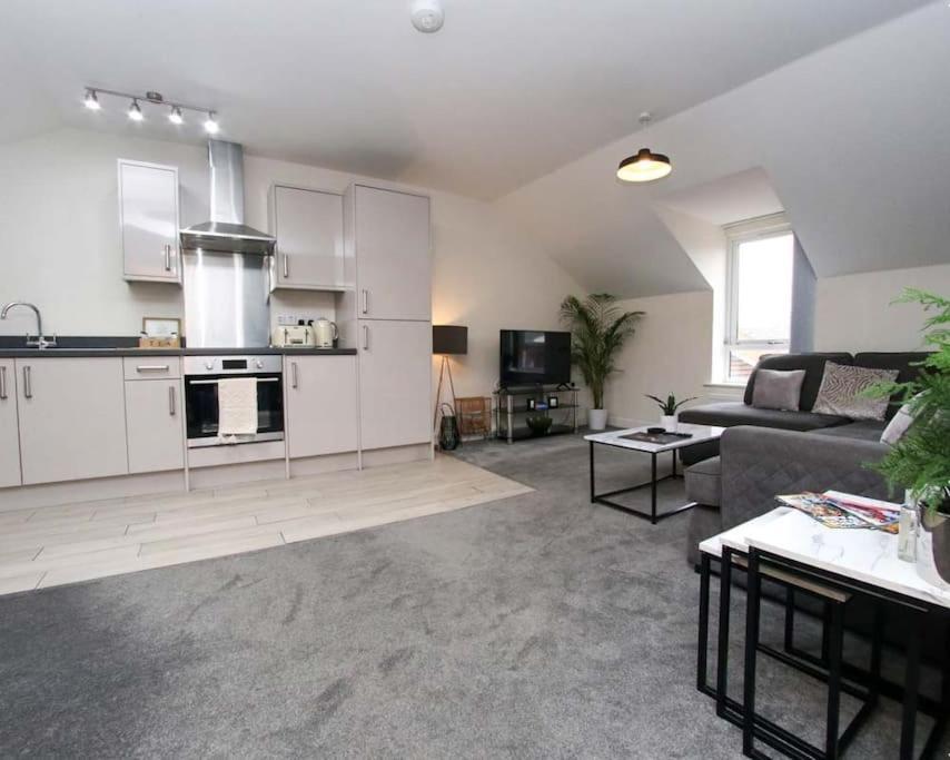 Luxe Living Guest House-Sleeps 6-Private Parking-Free Wifi-Beach-City 스완지 외부 사진