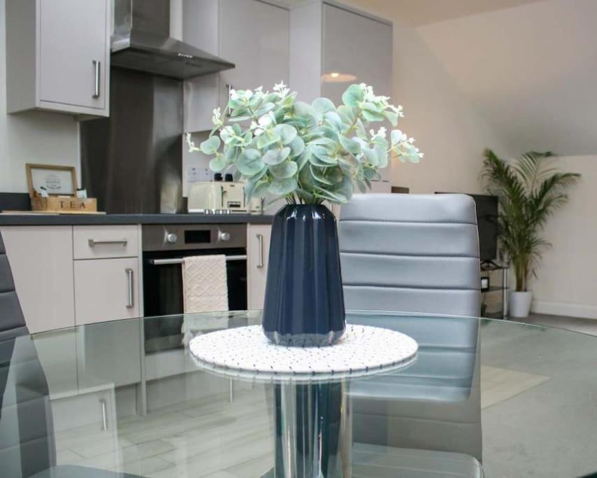 Luxe Living Guest House-Sleeps 6-Private Parking-Free Wifi-Beach-City 스완지 외부 사진
