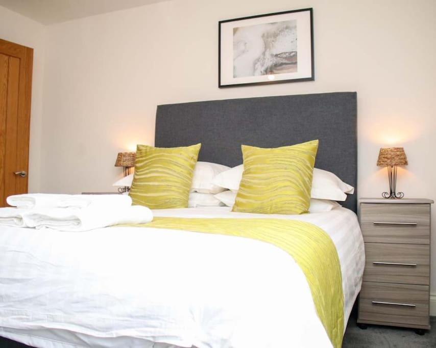 Luxe Living Guest House-Sleeps 6-Private Parking-Free Wifi-Beach-City 스완지 외부 사진