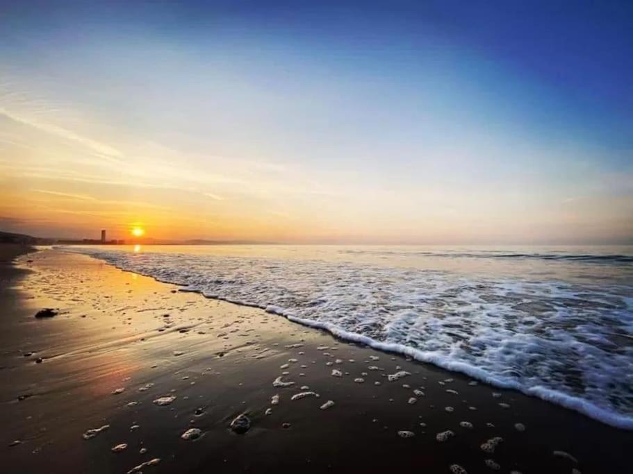 Luxe Living Guest House-Sleeps 6-Private Parking-Free Wifi-Beach-City 스완지 외부 사진