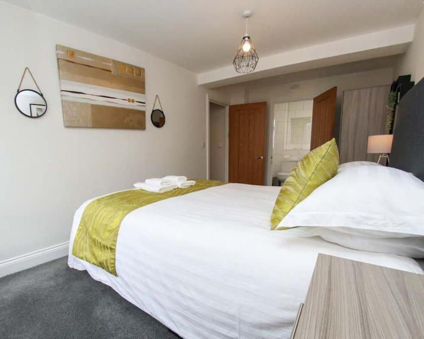 Luxe Living Guest House-Sleeps 6-Private Parking-Free Wifi-Beach-City 스완지 외부 사진